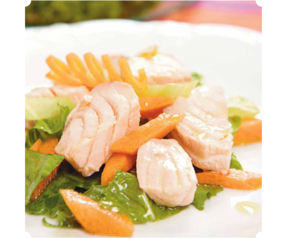 Steamed Salmon Salad with Carrots and Lettuce